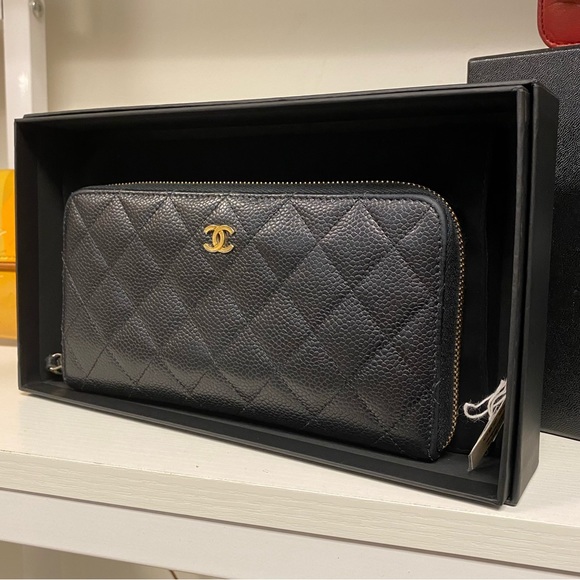 CHANEL Handbags - Chanel Black Caviar Zippy